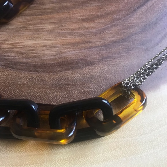 Adia Kabir Resin faux Tortoise Links Necklace - Picture 2 of 4